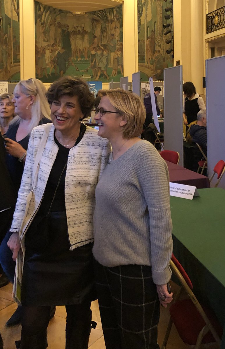 FBerthout's tweet photo. Merci à tous les organisateurs de cette 3ème édition du salon #DynamicSenior, notamment mon adjointe Flora Kaloustian, tous les intervenants des conférences et tous les teneurs de stands 👏🏻 https://t.co/hceilEVHSi