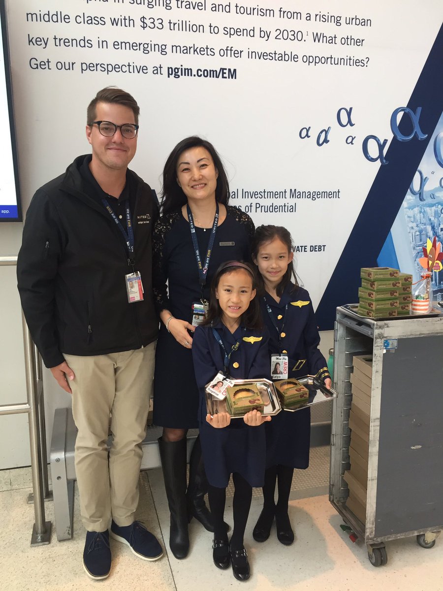 Happy Thanksgiving from EWRSW and the “Mini Pie Crew” @weareunited #beingunited @StacyC_United @ronnieleeunited #UAIFSbaseEWR @EWR_SW