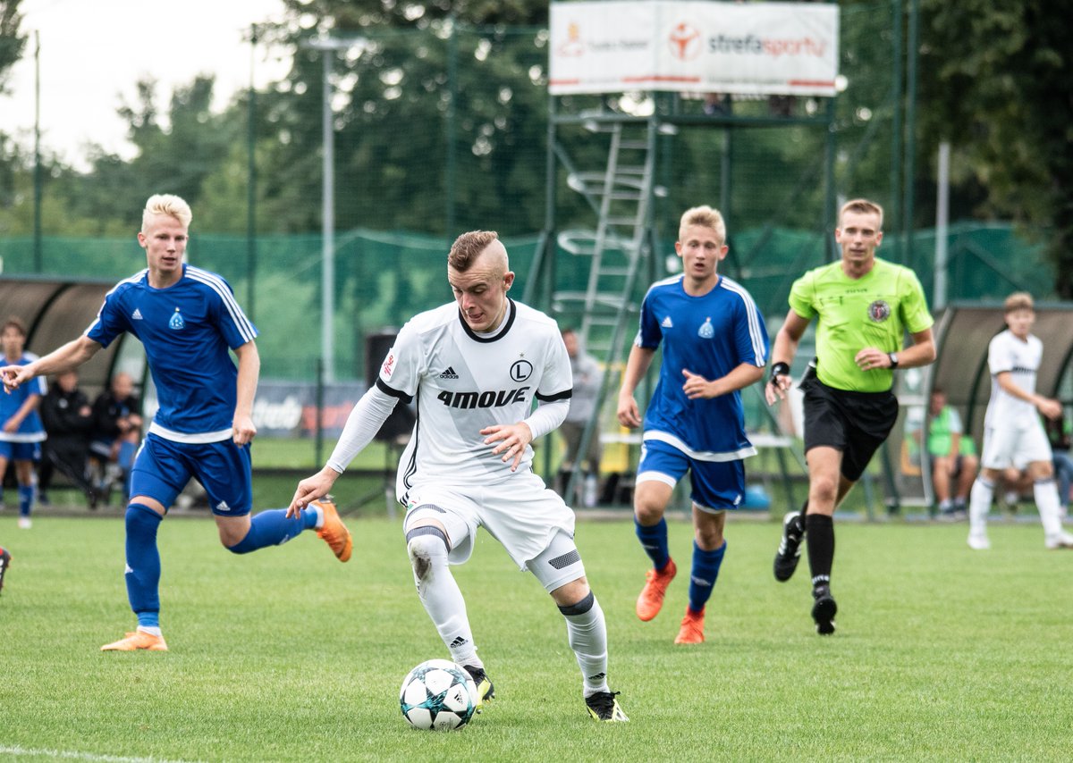 Akademia_Legii's tweet photo. ❗️ Nasz 18-letni zawodnik, Przemek Czado choruje na zespół mielodysplastyczny. Koszty leczenia są na tyle wysokie, że potrzebuje on naszej pomocy.

Podczas sobotniego meczu Legii przy #Ł3 z Koroną (20:00) koledzy Przemka zbierać będą na trybunach pieniądze na jego leczenie. https://t.co/1rdh761Zek