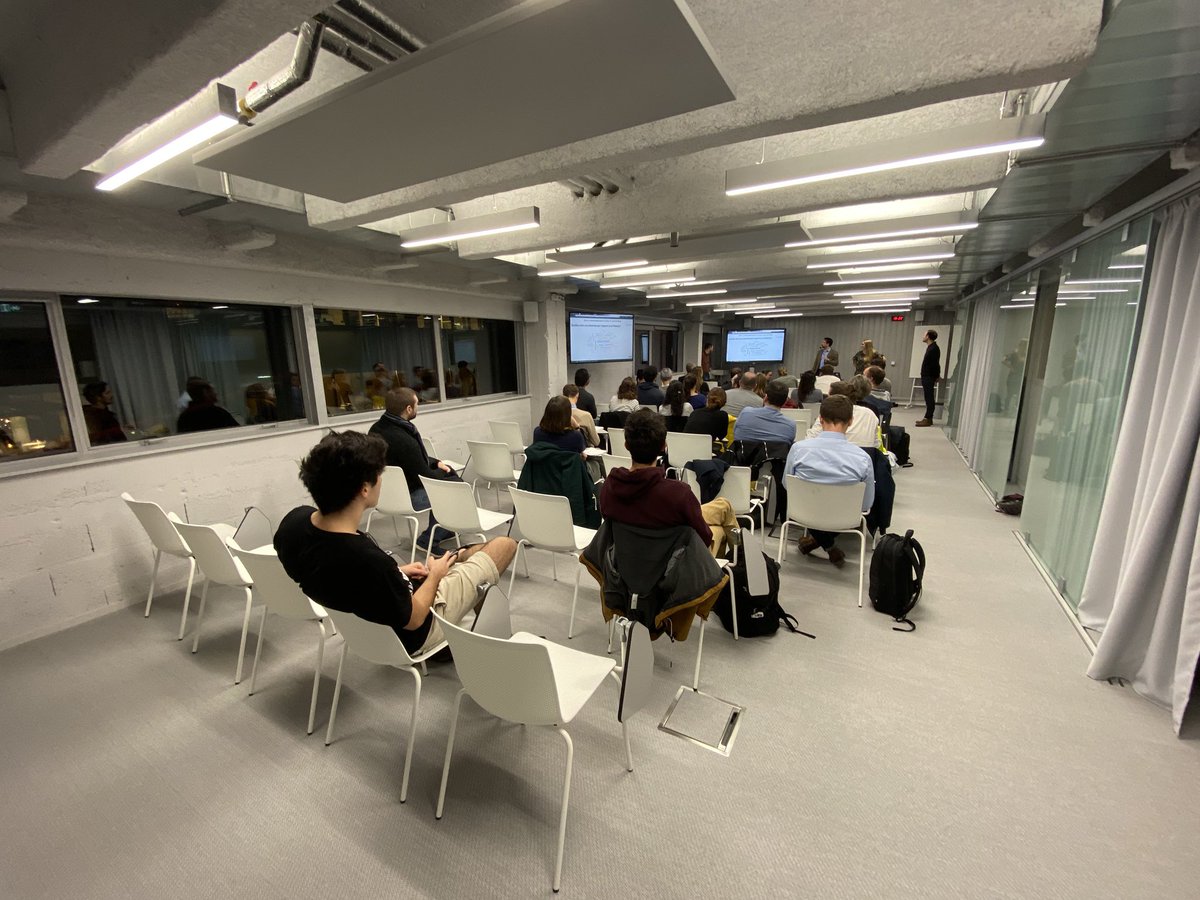 Premier meetup #dataviz #datascience, et 1er meetup tout court à la <a href="/Halle6Ouest/">Halle 6 Ouest</a> !