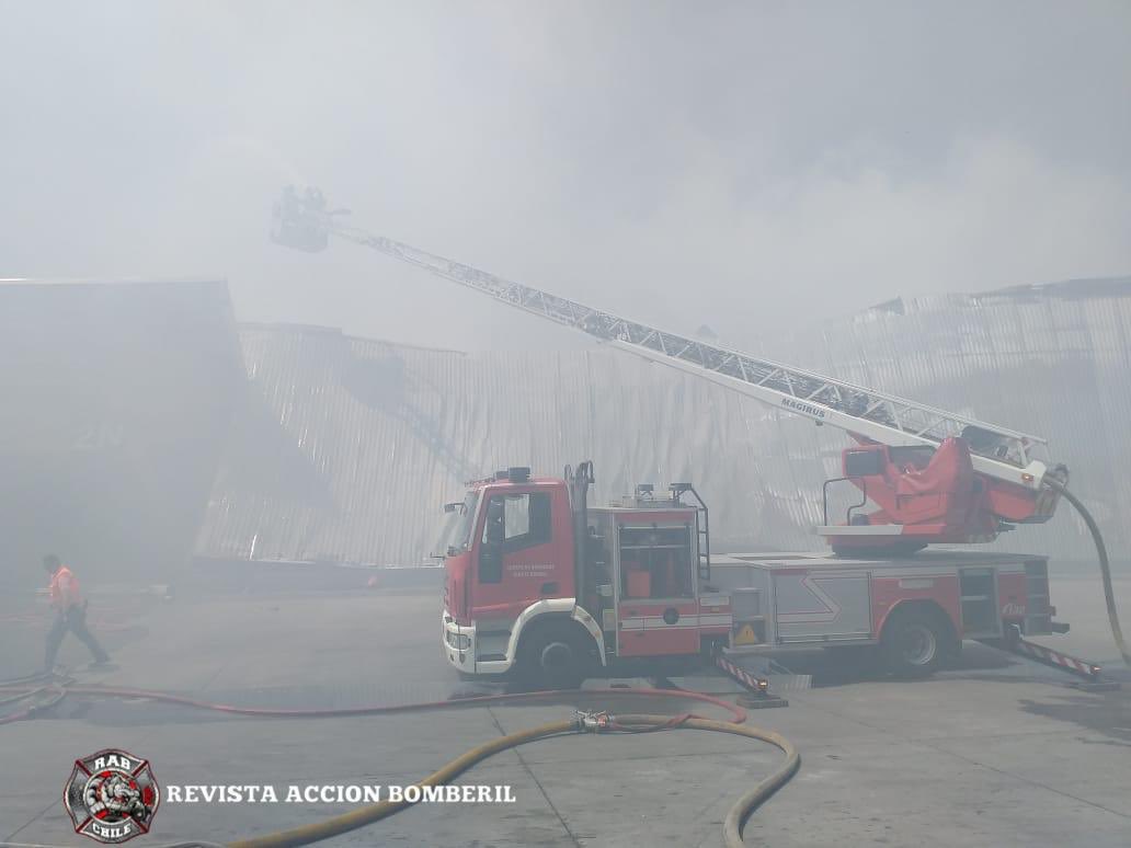 RABCHILE's tweet photo. BOMBEROS QUINTA NORMAL
Ahora #Rab3 se encuentra en 3ª alarma de incendio en Calle Volcán Lascar y camino Lo Boza
Unidades:
B1B3BX5B7B10Q4M6S1Z11Quinta Normal BR2 H2 HX2 Z4 Quilicura BT3Q6BM13MX15BT18 Z22SantiagoZ8MaipuZ0SanBernardo
#RAB #REVISTAACCIONBOMBERIL #BOMBEROSDECHILE https://t.co/fdBhUTFXIf