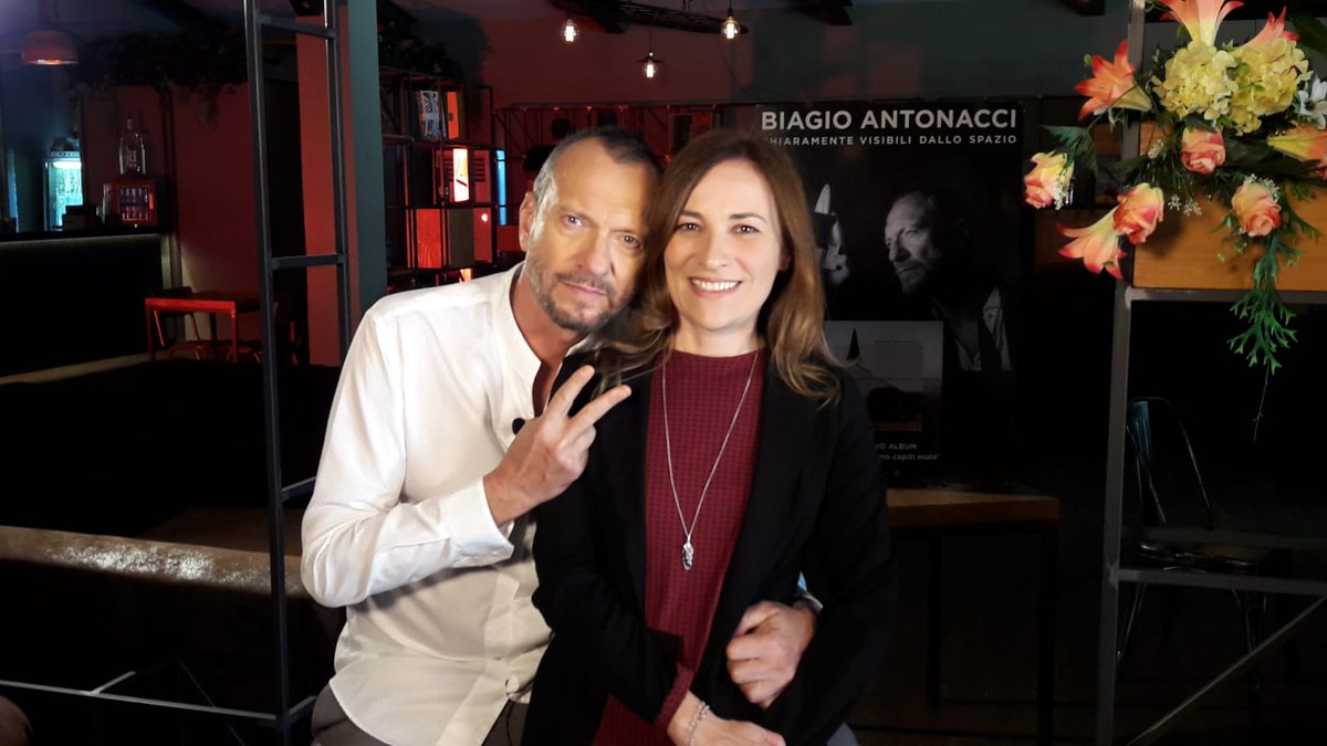 Alle 19.35 <a href="/TgrRaiLazio/">Tgr Rai Lazio</a> #BiagioAntonacci ci presenta il suo nuovo album #chiaramentevisibilidallospazio <a href="/BiagioAntonacci/">Biagio Antonacci</a> #Roma