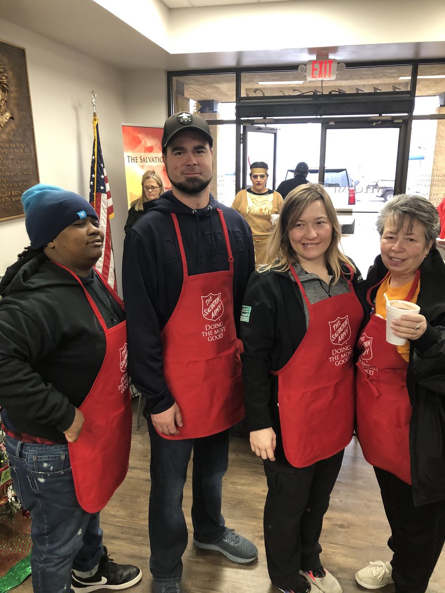 ntx82ndsquad's tweet photo. AT&amp;T giving back every chance we get! #tistheseasonforgiving #happythankagiving @marienidpenalbe @LBKCallCenter @maria_hornage https://t.co/YvOtrpZ0bi