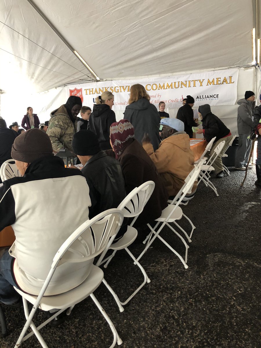 ntx82ndsquad's tweet photo. AT&amp;T giving back every chance we get! #tistheseasonforgiving #happythankagiving @marienidpenalbe @LBKCallCenter @maria_hornage https://t.co/YvOtrpZ0bi