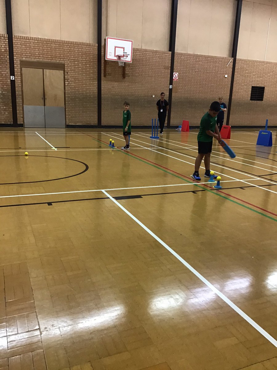 PixmorePE's tweet photo. Thanks to @FearnhillPE and @NorthHertsSSP for hosting and running the rapid fire cricket event tonight. The team had loads of fun 🏏👏🏻😀 #TeamPixmore #FollowingSuccess https://t.co/wlFaTeMonW