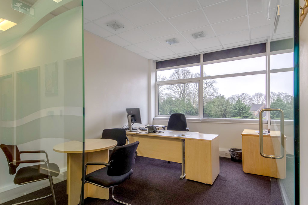 WokingOffices's tweet photo. Signed up another local business for a small office lease this week! #SolentHouse #Knaphill #WokingOffices https://t.co/RMRNpDVknF