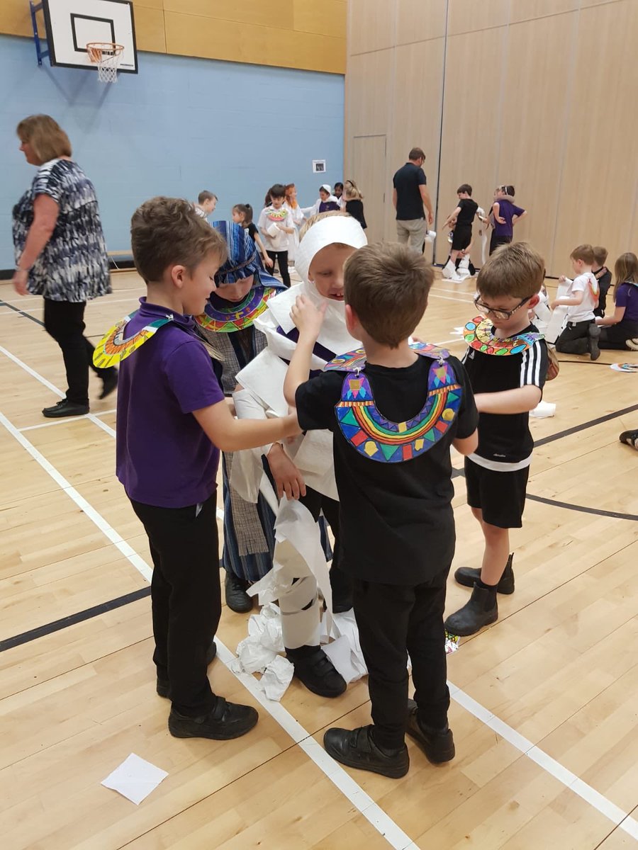 AnnanhillPS's tweet image. Part 1 -
Primary 4 had great fun at their Egyptian party today. Their favourite game was the mummy race! #topictime #funinp4