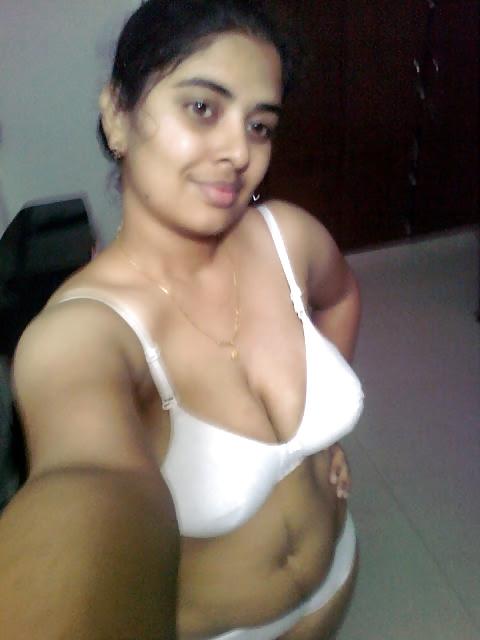 Indian Bhabhi Nude Photos