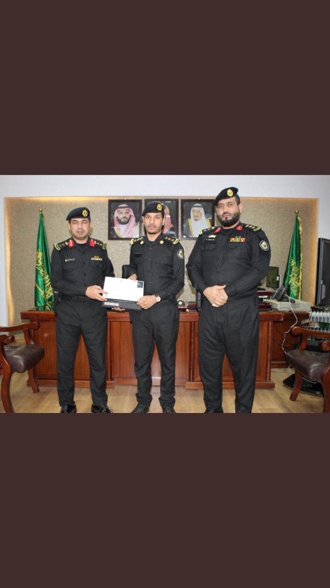 #تهنئة | 
تم تكريم النقيب / سعود بن سعد بن عبيد المزروعي 
بدوريات الامن بمنطقة حائل 
الف الف مبروووك التكريم ونسال الله له التوفيق والسداد