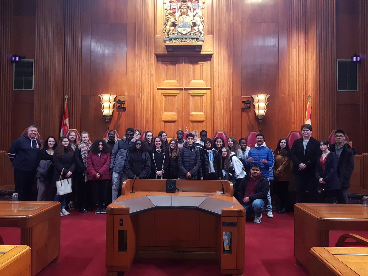 ManthaHistory's tweet photo. Amazing trip down to the Ontario provincial courthouse today, followed by a super exciting visit to the Supreme Court of Canada.... where our Gr 11 Law Ss got to meet one of Canada's 9 SCC judges...the Honourable Suzanne Côté.  @StPaulOCSB
#bestpaul https://t.co/zZRgtaDKh0