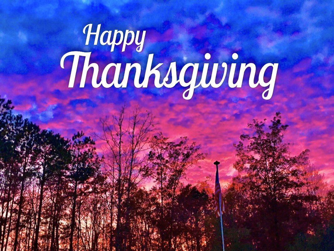 createdizeyen's tweet photo. Lots of love from the Gilmore’s. We wish you all a Happy Thanksgiving full of good food, great company and cozy naps after you eat. 😴❤️
—
#RainbowSky #HappyThanksgiving #Blessed https://t.co/H8F4wg7odW
