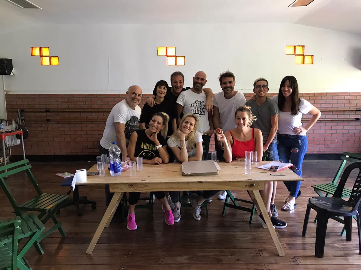 JPrandiOficial's tweet photo. No se vuelven locos con este grupo? 🤪 Atrapados en el museo 🏛👊🏻 @MicaViciconte @macarinaldi @pedroalfonsoo @fredy_pv @bichogomezOK @ftorrente #rodrinoya y muá 😂🙌🏻 Estreno 25/12 Teatro del Lago. #carlospaz2020 https://t.co/qYtVBlOcLG