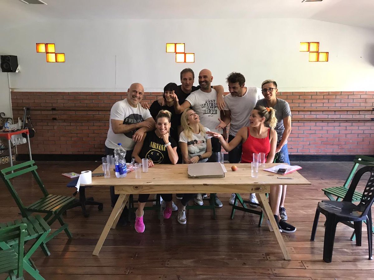 JPrandiOficial's tweet photo. No se vuelven locos con este grupo? 🤪 Atrapados en el museo 🏛👊🏻 @MicaViciconte @macarinaldi @pedroalfonsoo @fredy_pv @bichogomezOK @ftorrente #rodrinoya y muá 😂🙌🏻 Estreno 25/12 Teatro del Lago. #carlospaz2020 https://t.co/qYtVBlOcLG