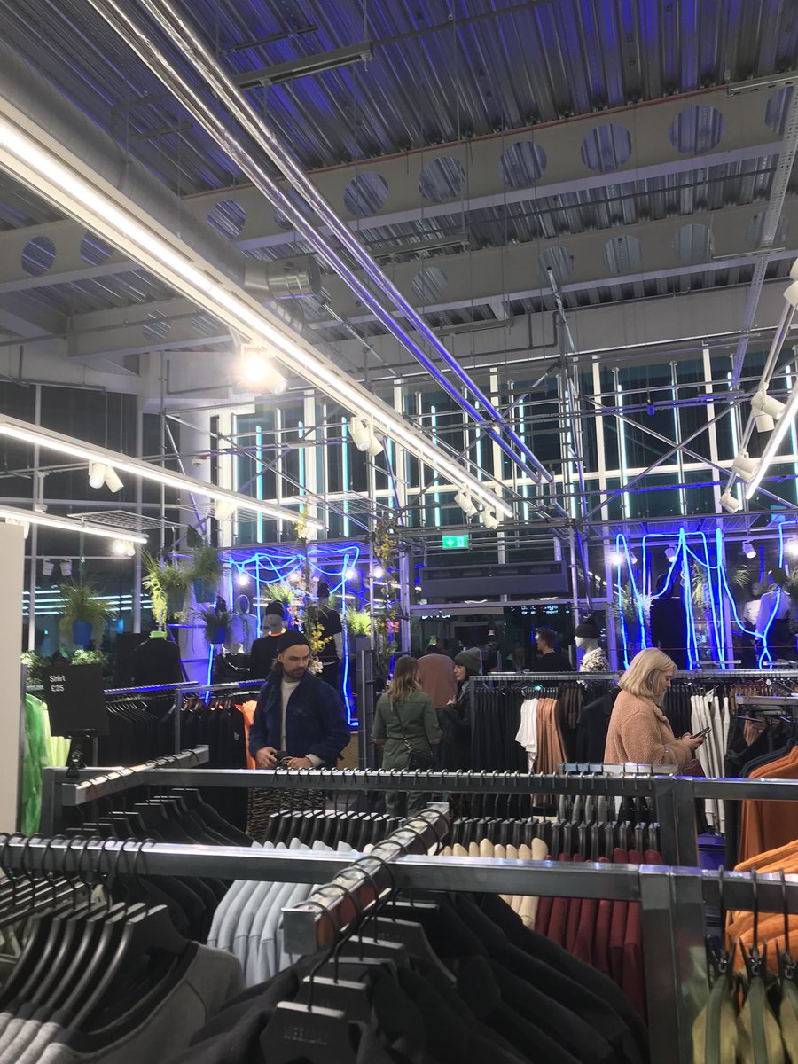 Sheff_HoC2's tweet photo. It’s shopping heaven at Weekday Sheffield’s store launch party tonight!
#sheffieldissuper #inweekday
@SheffCouncil @QberryRE https://t.co/Wyi4p8mglF