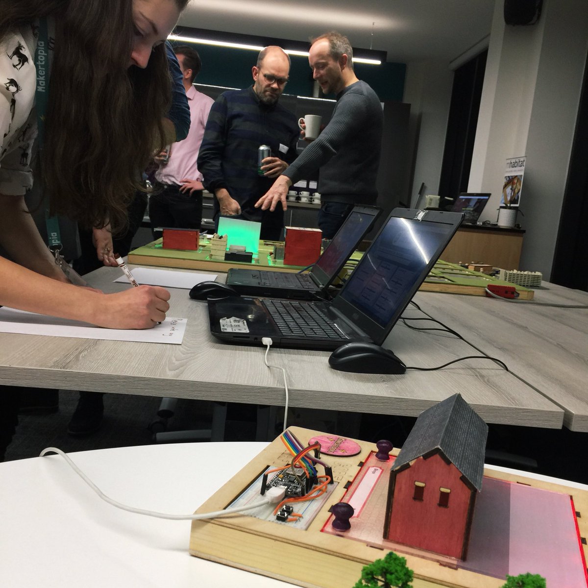 TFGLeeds's tweet photo. โPeople love pretty lightsโ
Marrying crafts and tech together.
#TechforGoodLeeds https://t.co/DErVWIWhSk