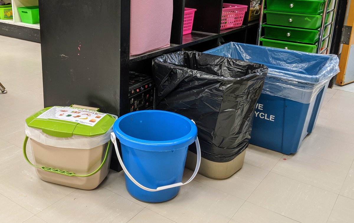 EAnamedMRSA's tweet image. We&apos;re getting greener 💚 The Kinders are super pumped to do our part in keeping more out of the landfills. Thank you Erin @StrathcoCounty for our new bin!
#Kindergarten #greenroutine
@BrentwoodEIPS @eips