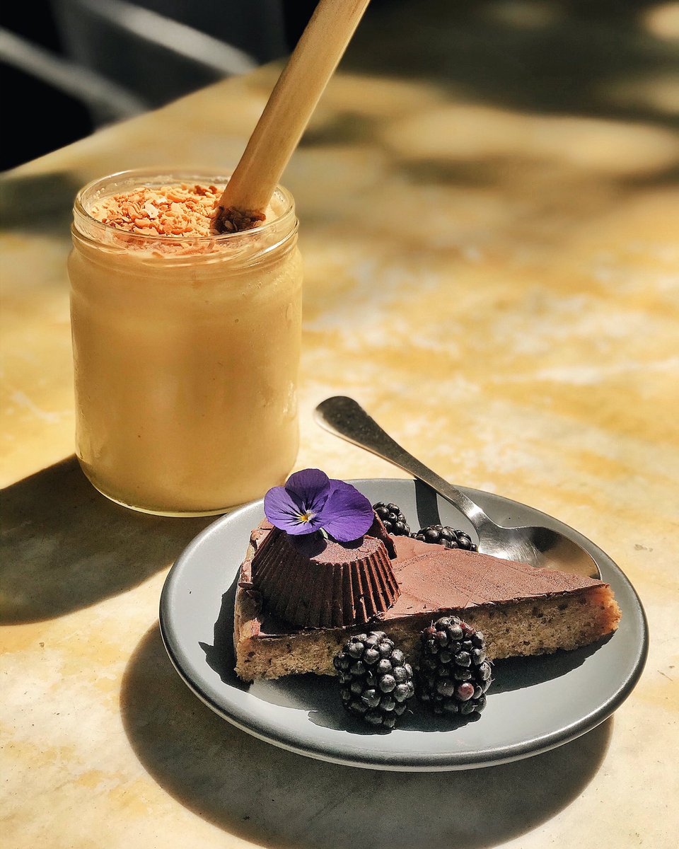 Endúlzate el día con un Smoothie Mango Lassi y acompáñalo con una tarta Reese’s.✨

Pídelos también en las plataformas @rappimx  y @ubereats_mex  y llévanos donde gustes.