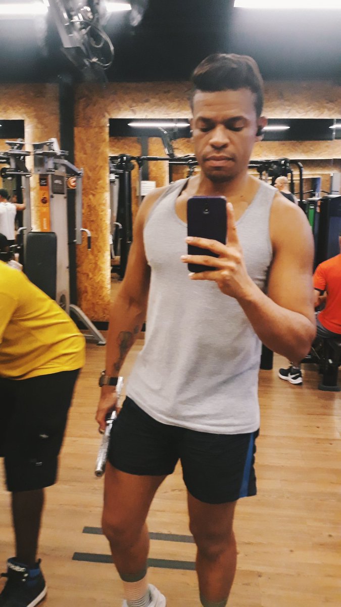 GuihMenegatti's tweet photo. Mesmo cm chuva teve aquela treino para aliviar depois de um dia de trabalho.
.
.
.
#XôFrango #EsmagaQueCresce #VidaSaudavel #Gym #WorkOut #SmartFitAlunos #SmartFit #SmartFit2019 #BoyRJ #MeninoDoRJ #GarotoRJ #Brasil #RioDeJaneiro #RJ #Centro #7DeSetembro https://t.co/p929BGBnoh
