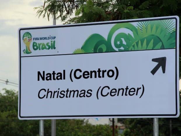 bieldpam's tweet photo. placa da copa passando na sua TL pra avisar que a época mais legal do ano tá chegando https://t.co/d10U3x6YmS