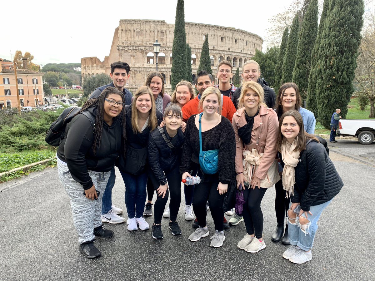 SwinderAbroad's tweet photo. Fun walking tour of Roma and an AMAZING cooking class for Thanksgiving today!👌 https://t.co/udwde5k0Yr