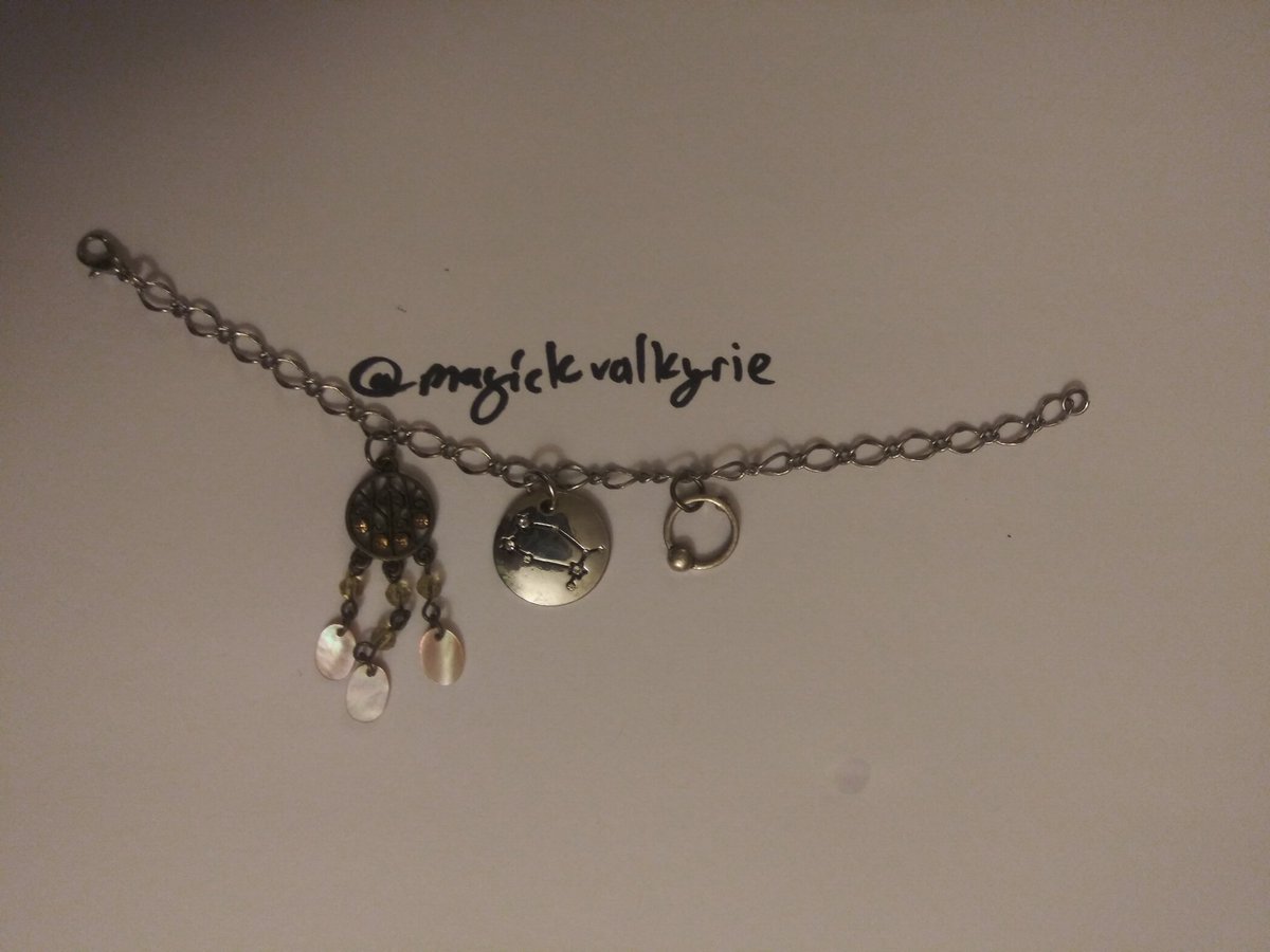 magickvalkyrie's tweet photo. ⛧ Taurus Bracelet ⛧

$6 shipping included 🖤

DM to claim
#blackmagicvalkyrie #Bracelet #Taurus #zodiac #internationalshipping #handmade https://t.co/O2HP53D7Zh