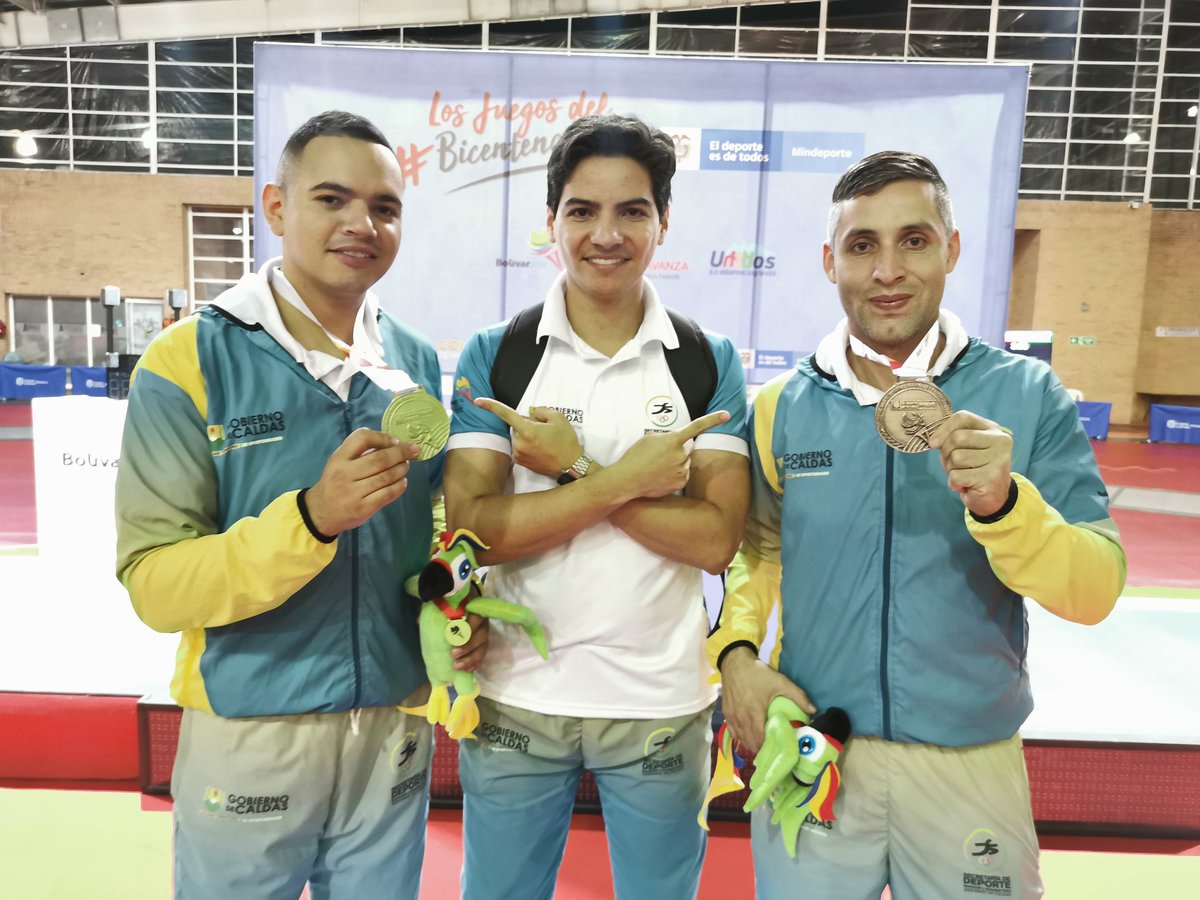 secdeporcaldas's tweet photo. Premiación esgrimistas de Caldas en los V Juegos Paranacionales Bolívar 2019 🏅 Felicitaciones!!! https://t.co/HDLu35ExQ3