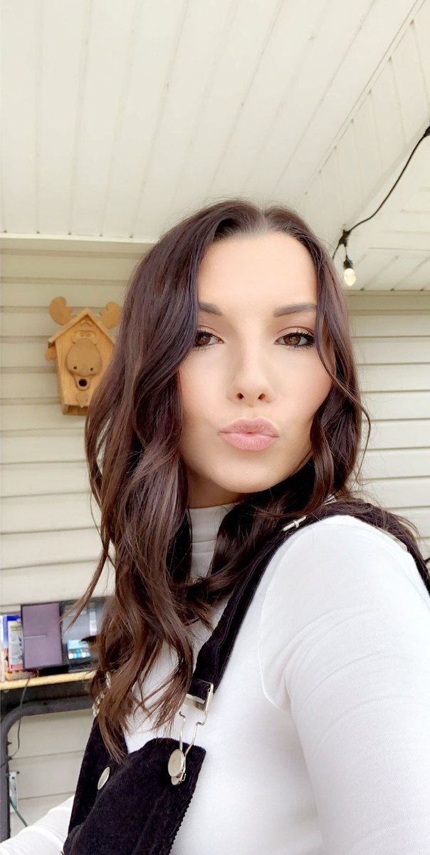 alliecmire's tweet photo. Here’s some selfies of me that no one asked for #HappyThanksgiving 🧡 https://t.co/e4QBUCpU4d