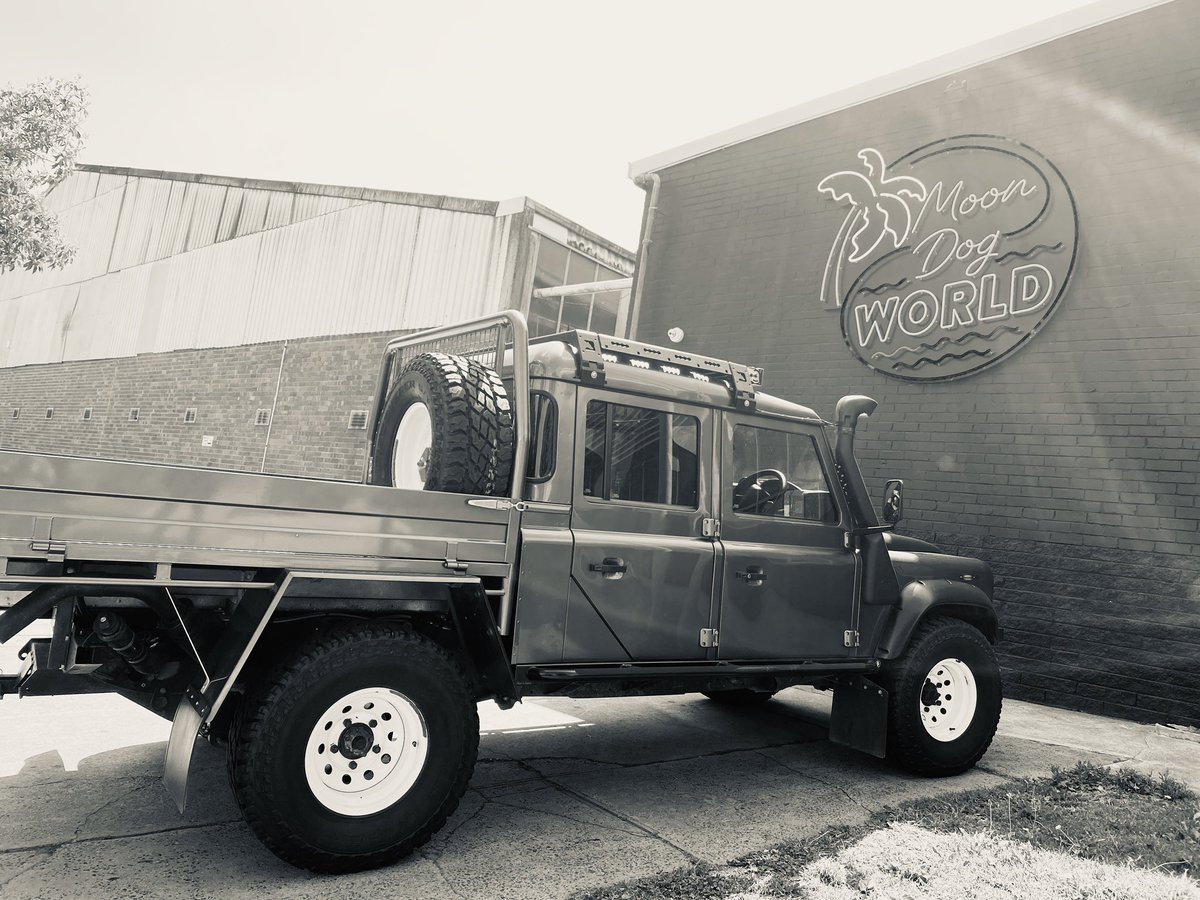 DustyPee's tweet photo. #defender defending Welcome to Preston. #moondogworld https://t.co/jdTPB9FjBH