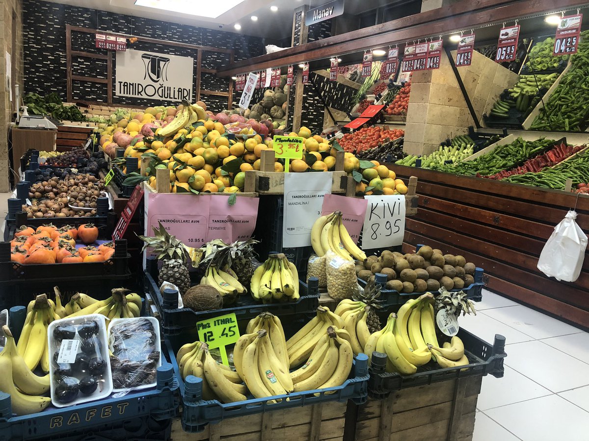 TANIROĞULLARI AVM Cuma bereketi’n de özel indirimler