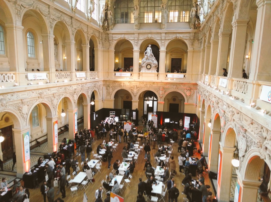 Juliane_Santoni's tweet photo. #FDELYON Bravo pour ces 2jours de rencontres riches avec comme fil rouge l'intelligence émotionnelle ; « Entrepreneurs, laissez vivre vos émotions, elles sont votre force !» https://t.co/ISse8oJc4T