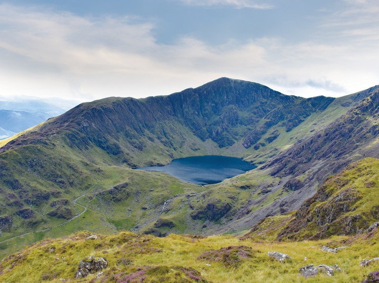 JiggeryJackMac's tweet photo. Snowdonia's Cadair Idris is one of Wales' most iconic peaks, it's name translates as Idris' Chair, a nod to the giant who once used the mountain as a throne.
It is said that whoever sleeps on the mountain will awaken as a madman, a poet or will never wake again.
#FolkloreThursday https://t.co/IFoZ8lgNKK