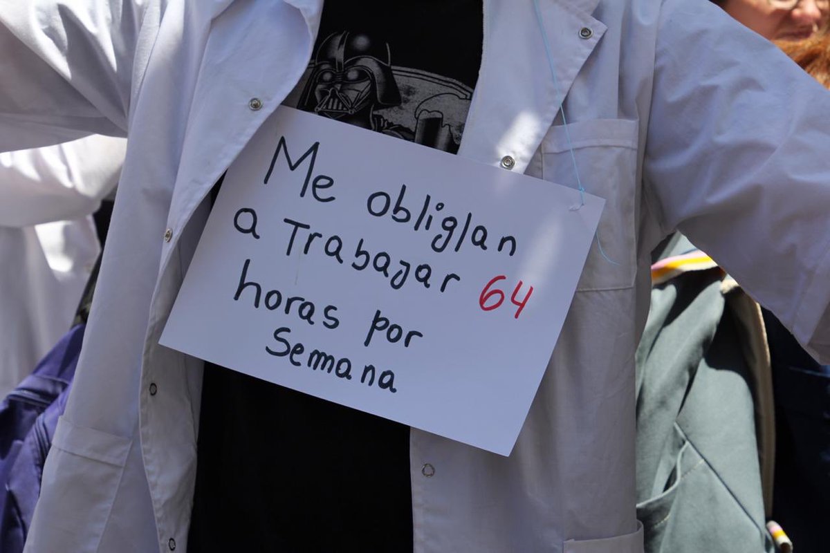 marianorecalde's tweet photo. Una sesión vergonzosa en la @LegisCABA. Larreta impulsó una ley que precariza las condiciones laborales y le quita derechos a los médicos residentes y concurrentes. Lo hizo de espaldas a los trabajadores porque el proyecto era indefendible. https://t.co/sL64LiTSgY