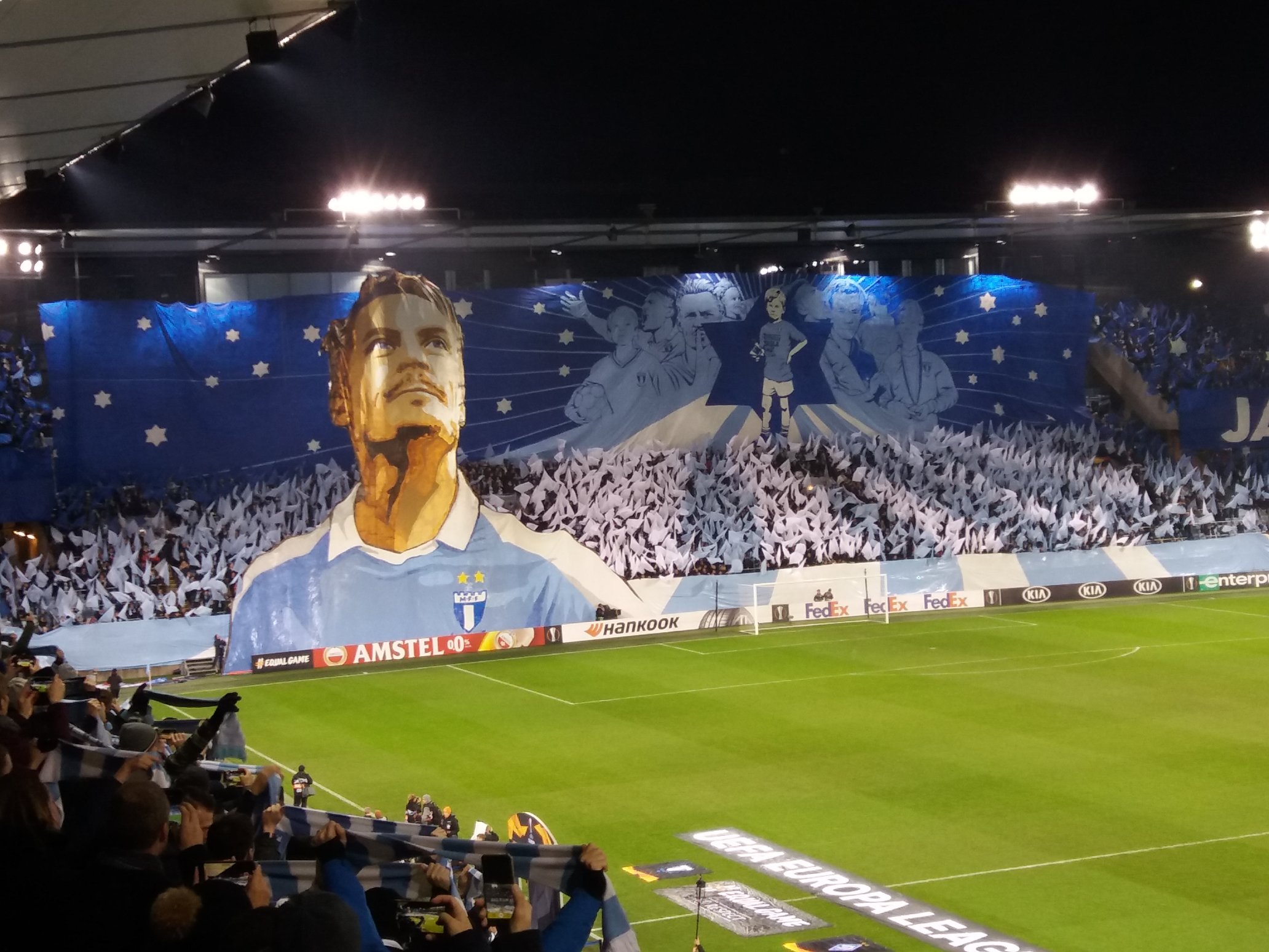 Per-Gunnar Nilsson on Twitter: "Impressive tifo from the Malmö fans as they say goodbye to Markus Rosenberg. #MFF #UEL 1-0 in the 2nd https://t.co/9gj9KSHYYO" /