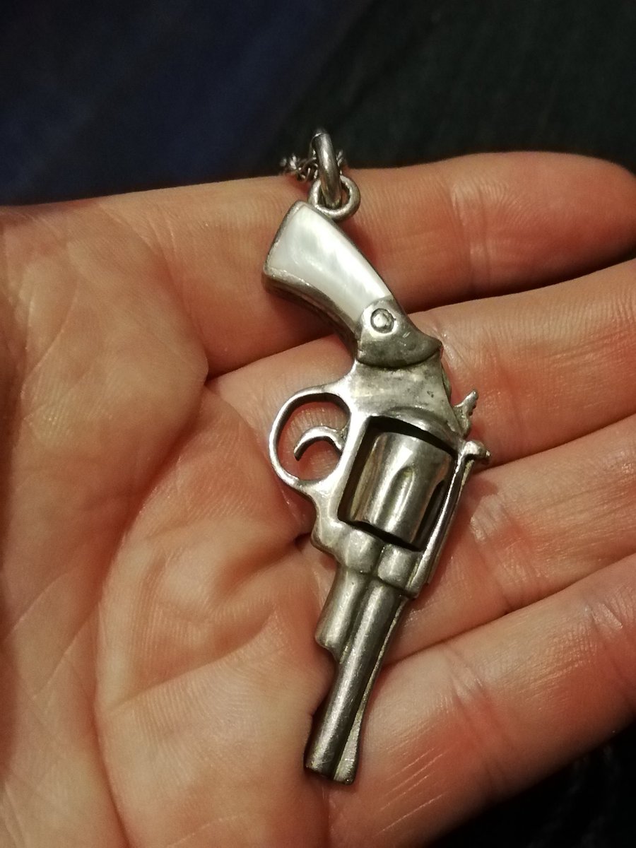 hill13_graham's tweet photo. Feeling all "Gangsta" on way back from London ...... #vintage Silver Pistol with revolving barrel & mother of pearl handle ... #Spittlefields #followvintage ๐๐ https://t.co/wneAl5neWs