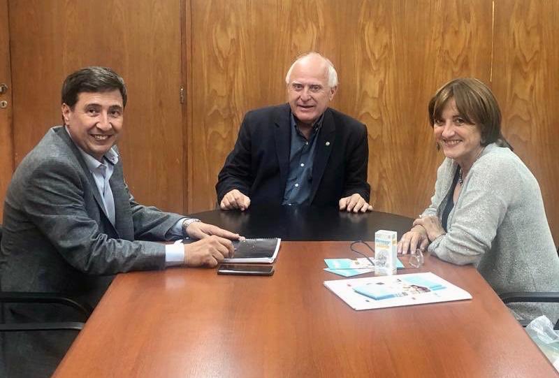 MiguelLifschitz's tweet photo. Nos reunimos con @LicDanielArroyo futuro ministro de Desarrollo Social de la Nación, para proponerle dos programas que llevamos adelante en #SantaFe: la leche maternizada Acunar y el Nueva Oportunidad para jóvenes. Creemos que pueden ser valiosos para implementar a nivel nacional https://t.co/yhF7SvWR95