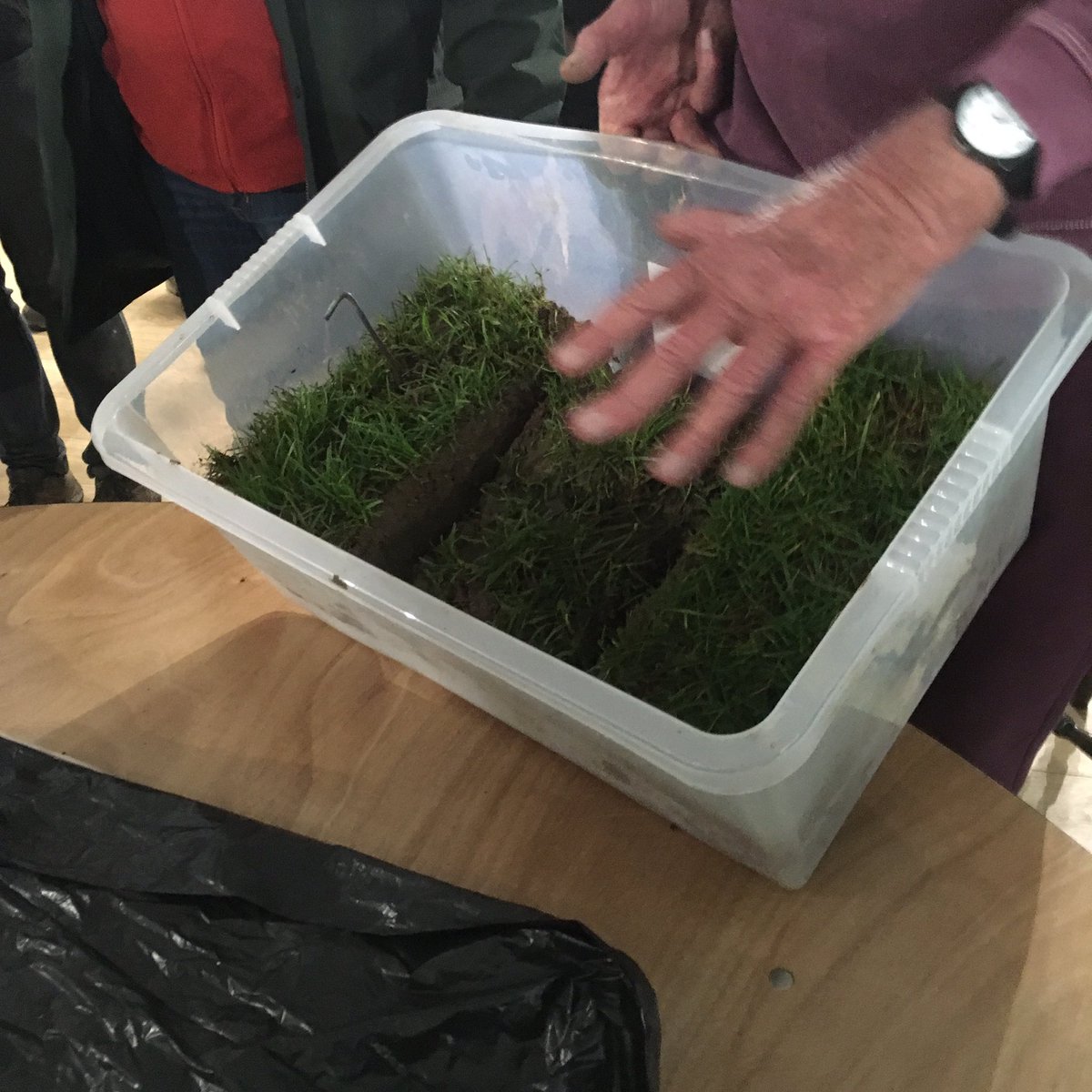 RFU_Facilities4's tweet image. Some show &amp;amp; tell @rugbygroundsmen evening @thetfordrfc with Mark from @NorthWalshamRFC presenting his pitch. Allan Moore explaining what we are looking for #rootdepth #compaction #weeds