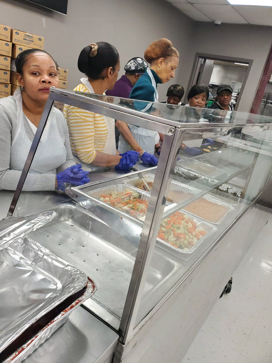 allencathedral's tweet photo. Happy Thanksgiving!!🍁 We’re in the midst of Feeding the Multitude! Since Tuesday, we’ve distributed meals to families in need. We’re grateful for the opportunity to serve the community. #feedthehungry #feedthemultitude https://t.co/qvE1OaPThF
