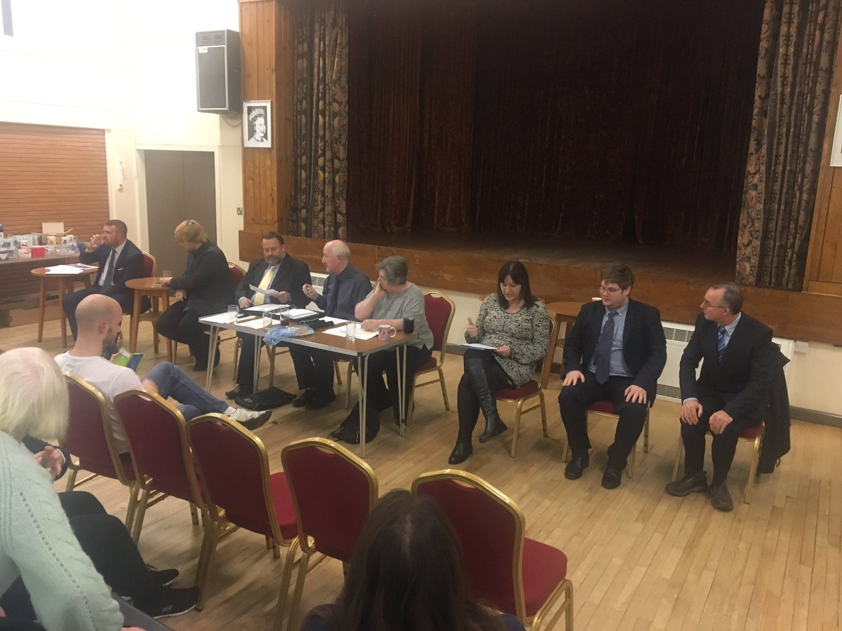 Quick hustings underway at the Goldenhill community centre - from left we’ve got Tory Jonathan Gullis, Ind Matt Dilworth, two chairpeople, Labour’s Ruth Smeeth, Green Alan Borgars and BXP Rich Watkin all Stoke-on-Trent North candidates  #GeneralElection19  