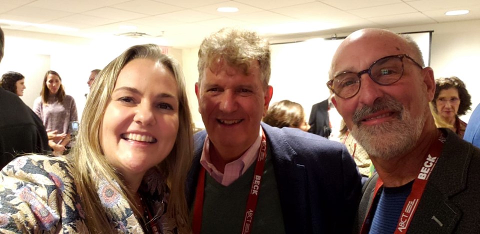 DeTccs's tweet image. Os Mestres das TCCs, Robert Leahy e David Clark, encontraram-se no Congresso da ABCT - American Association for Cognitive Behavior Therapy, com a Curadora Cientifica do Encontro de Mestres, dra. Carmem Beatriz Neufeld.