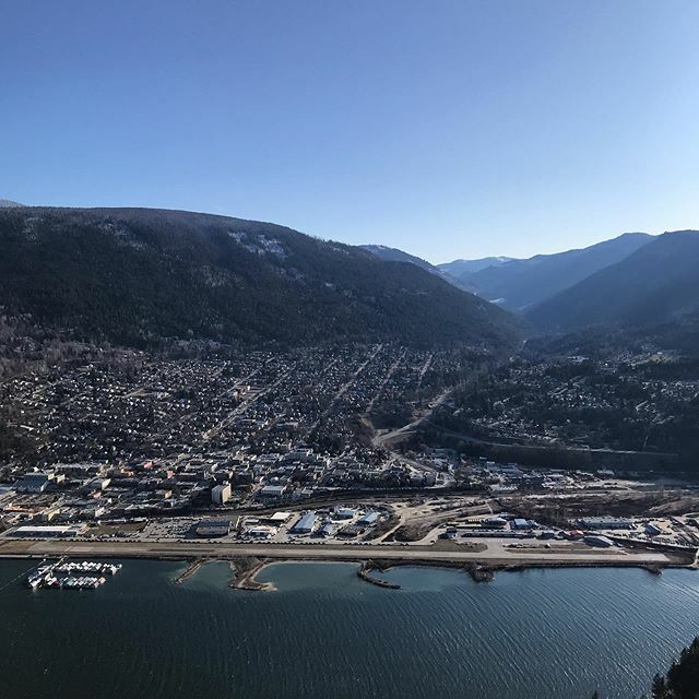 Looking down on CZNL from Pulpit Rock. Man, am I ever out of shape!
.
.
.
#cznl #nelsonbc #airport #runway #kootenaylake ift.tt/2L2l4UN