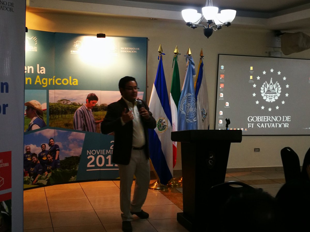 ErickChang_sv's tweet image. Expone investigador de @unicaes_sv su trabajo relacionado a mejorar el cultivo del café en #AgroBigdata @Innovacion_SV #innovacionsv