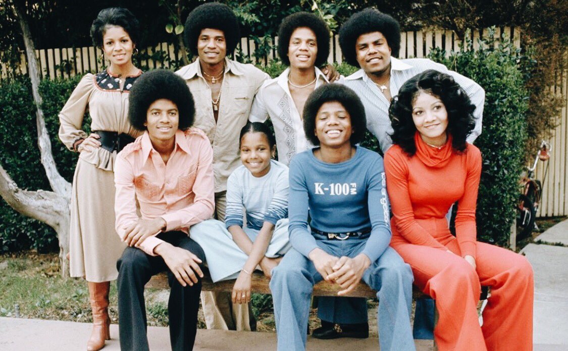 Jacksons's tweet photo. Grateful for small things, big things and everything in between.🦃 ℍ𝕒𝕡𝕡𝕪 𝕋𝕙𝕒𝕟𝕜𝕤𝕘𝕚𝕧𝕚𝕟𝕘 from The Jacksons!🧡 #Blessed https://t.co/np7tBsYAKg