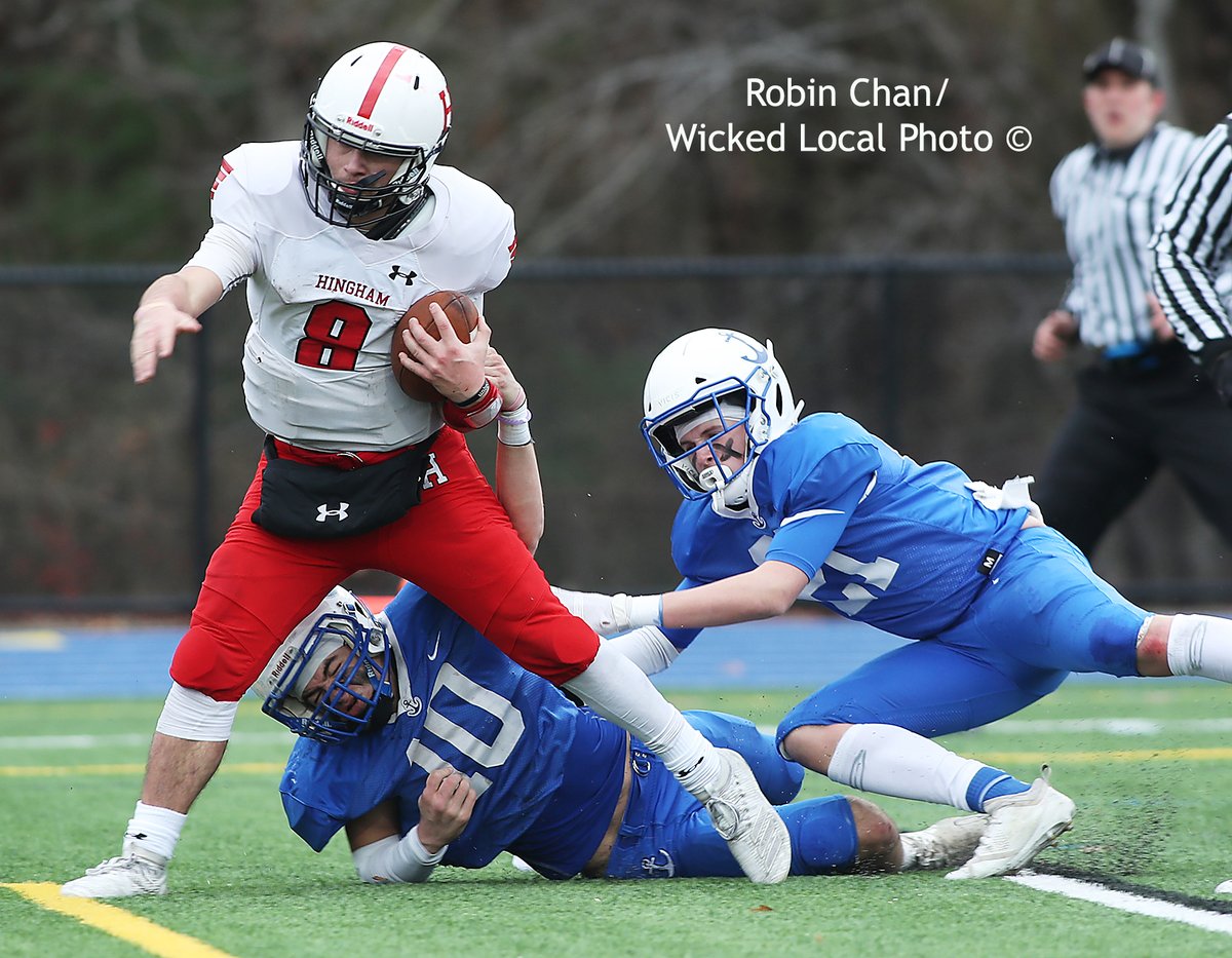 RChan_mariner's tweet photo. Scituate football kicks off their brand new turf field with a 27-14 win over Hingham on Thanksgiving #hingham #scituate #thanksgiving #thanksgivingfootball #tradition #newturffield #football https://t.co/LTSe9zhyTZ