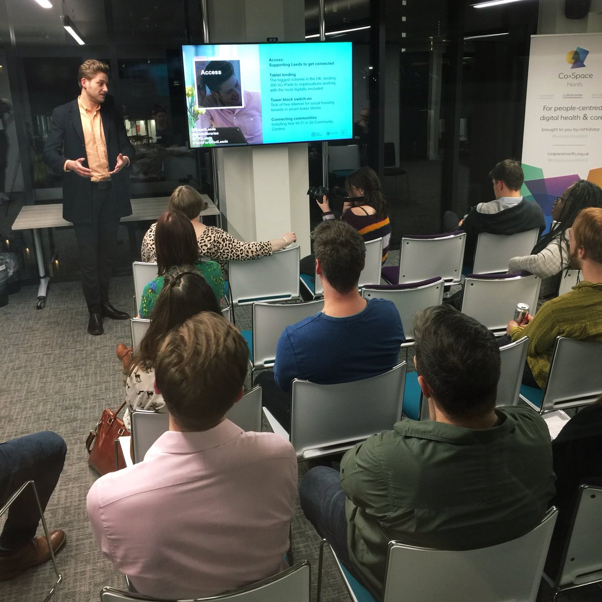 TFGLeeds's tweet photo. And finally...
Weโre hearing about how Ianโs projects help break down barriers in digital access across Leeds. All ages, those without devices or anyone who wants to learn.
#TechforGoodLeeds https://t.co/UtIpQcqCpY