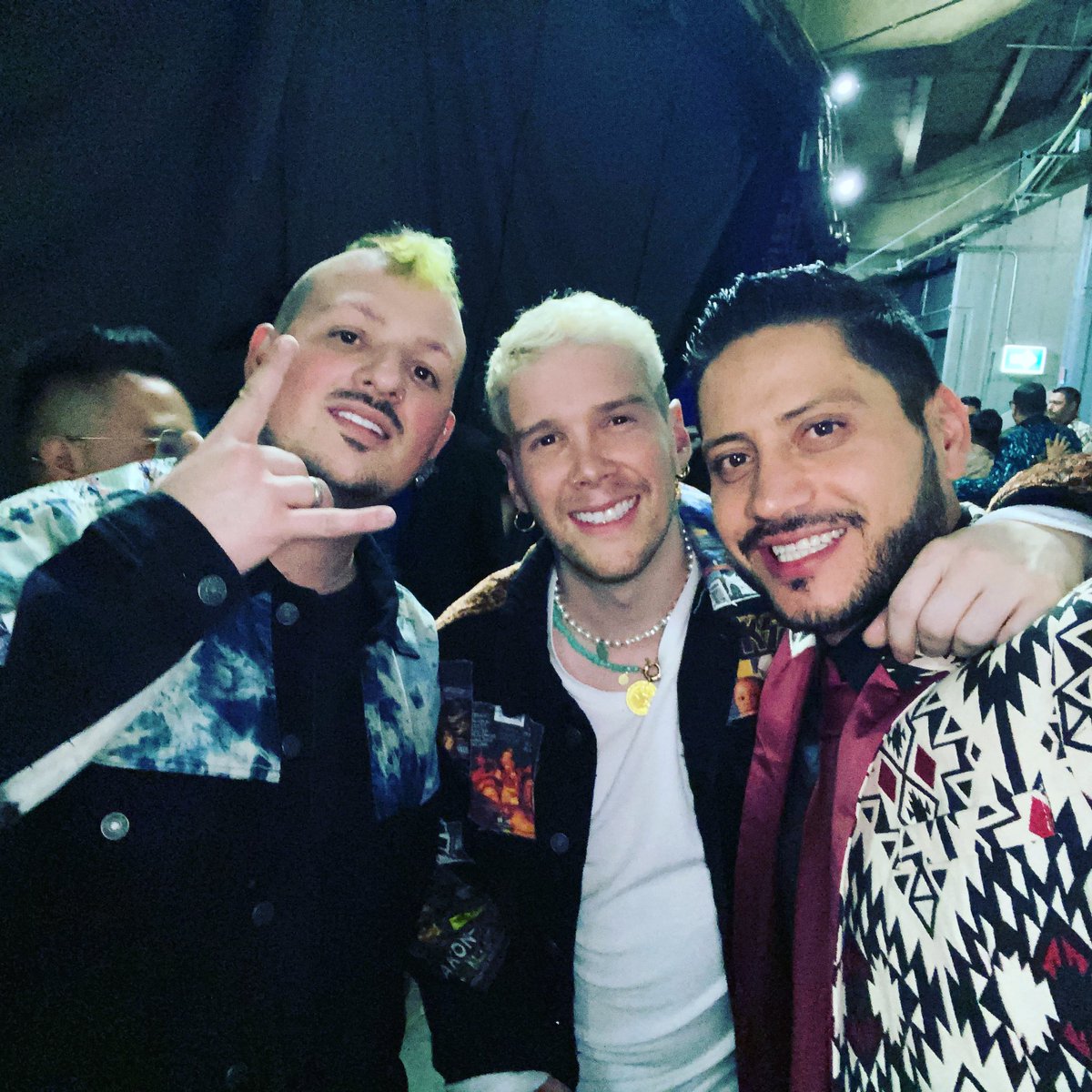 Qué energía de estos #muchachos  #parseros  mis amigos se <a href="/piso21/">piso21</a> <a href="/dimpiso21/">David Escobar Galleg</a> <a href="/pablopiso21/">Pablo21</a>  un gusto saludarles y ustedes dice que hacemos ! #mexicocolombia @pequenosmusicaloficial <a href="/aldo1/">aldo</a>  fans , les gustaría un dueto o colaboración?