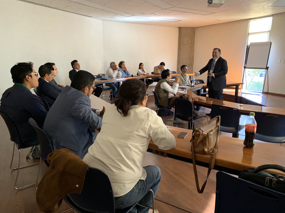 agrofestmx's tweet photo. ✅ Taller: Estrategias para internacionalizar la agricultura mexicana ⬆️🆙 impartido por el Dr. Alejandro Lagunes Toledo 👨🏼‍💼 https://t.co/thvPaubJkV