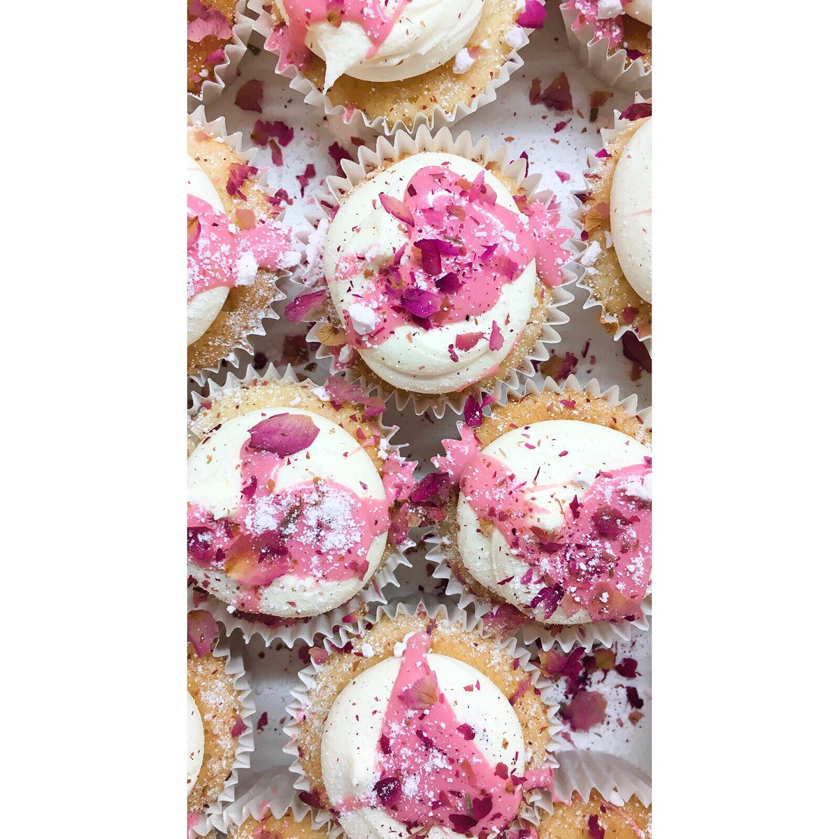 ColhounCreatio1's tweet photo. Perfect Thursday treat! 

#cake #dublincakes #cupcakes https://t.co/KdMogxpgNo