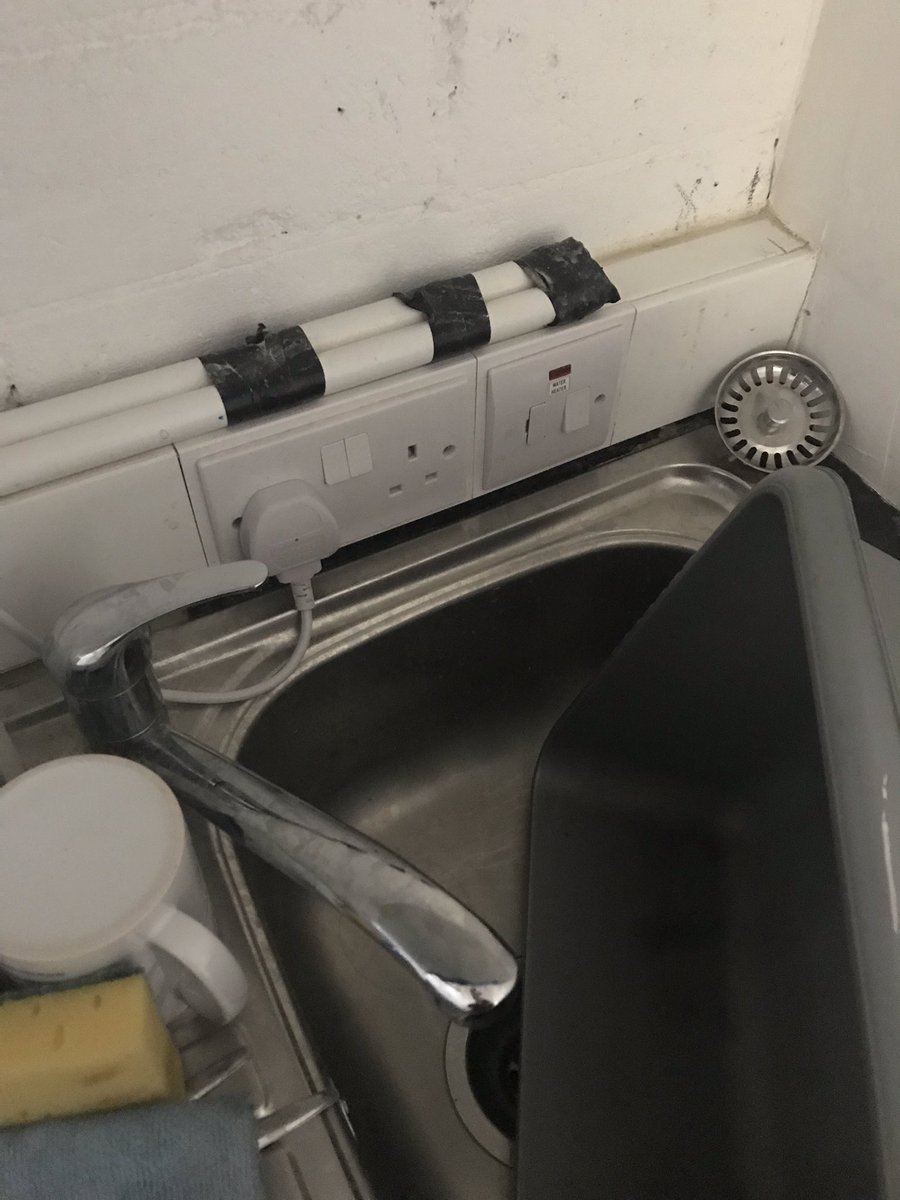 And for today’s spot the hazard competition...oh forget it #Embarrassing #WhoCertifiedIt #Cowboys #ElectricalSafety <a href="/officialNICEIC/">NICEIC</a> <a href="/ElecSafetyFirst/">Electrical Safety First</a> <a href="/proelectrician/">Professional Electrician & Installer</a> <a href="/ECALive/">ECA - Electrical Contractors' Association</a>