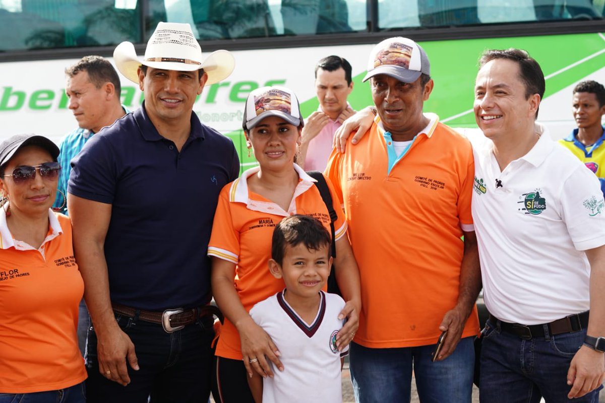 alcaldiadeyopal's tweet photo. Más de 400 niños👧👦 de Llano Lindo disfrutan de una tarde agradable en Parque Acuático🏊♂️🏊♀️ de la Orinoquía #NACUA, que organizó la Administración #ElPrimerPasoParaAvanzar en apoyo con el @Iduryopal #IDRY @leo_puentes @GobCasanare https://t.co/9G9AfM8pO4