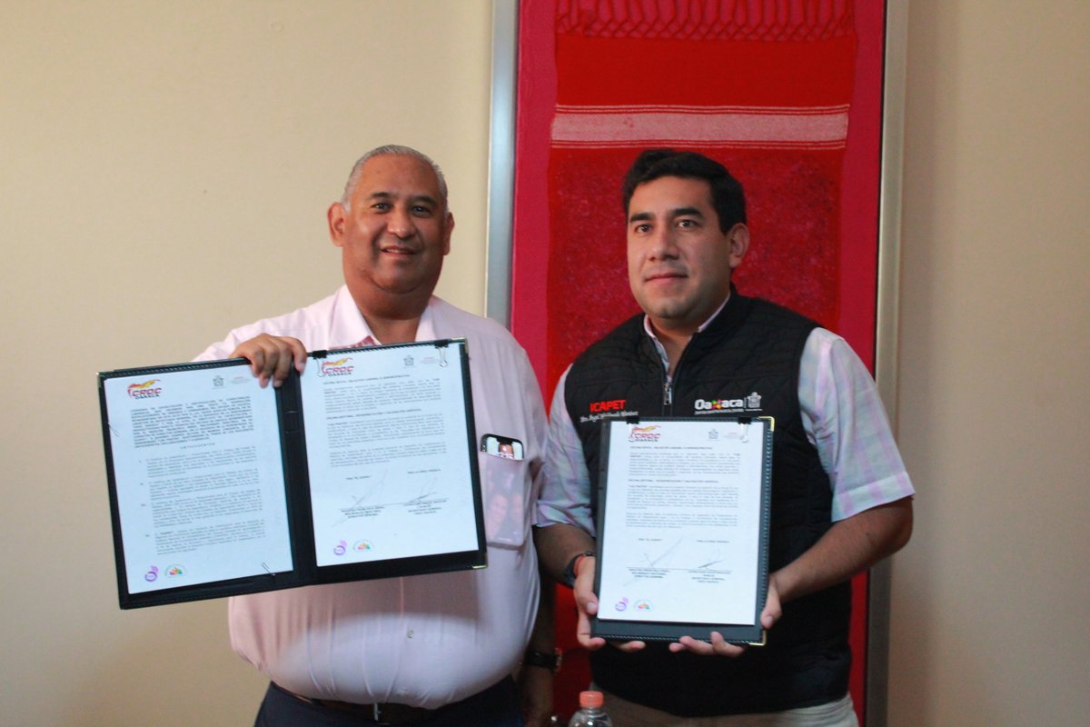 DAROaxaca's tweet photo. Agradezco el apoyo de mi amigo Francisco Ángel Maldonado y la disposición del @ICAPET_GobOax por permitirnos trabajar en conjunto para que la CROC Oaxaca pueda continuar llevando capacitación y talleres de auto empleo a las y los Oaxaqueños. https://t.co/yF8sVYM6qu
